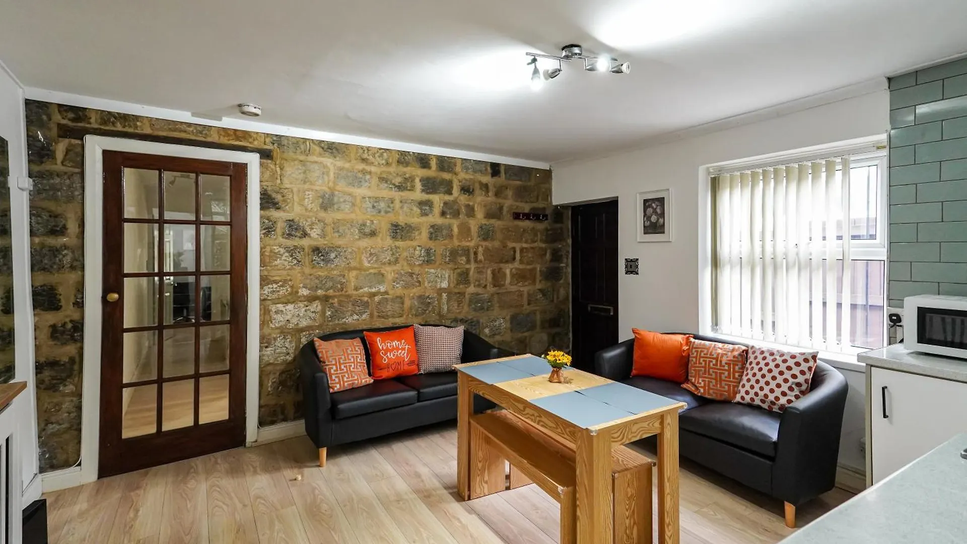 Headingley 2 Bedroom Cottage Flat Near Universities Shops& Park Leeds  Apartmán