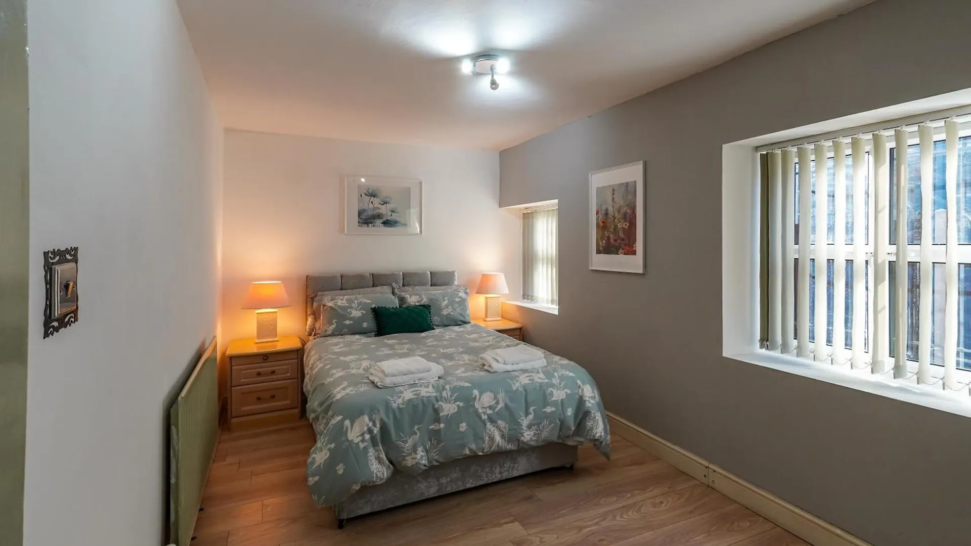 Headingley 2 Bedroom Cottage Flat Near Universities Shops& Park Leeds