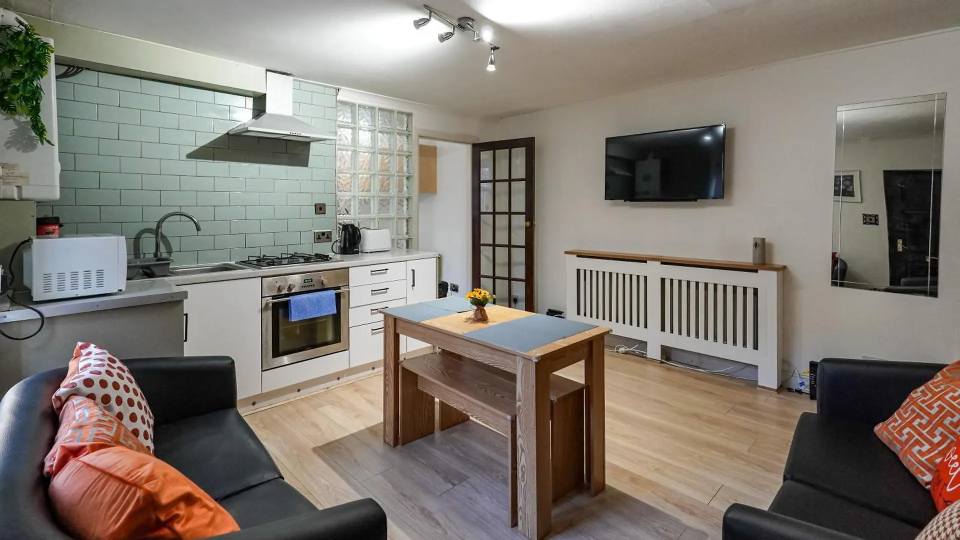 Headingley 2 Bedroom Cottage Flat Near Universities Shops& Park Leeds  Velká Británie